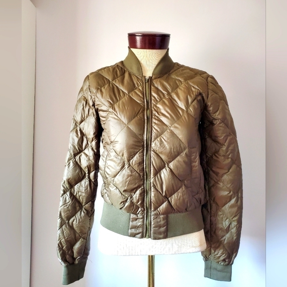 TNA the league jacket. lightweight  goose down green puffer. Size small